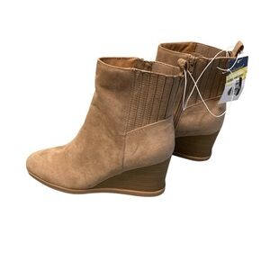 Women's Tan Wedge Ankle Boots microsuede size 11 NEW